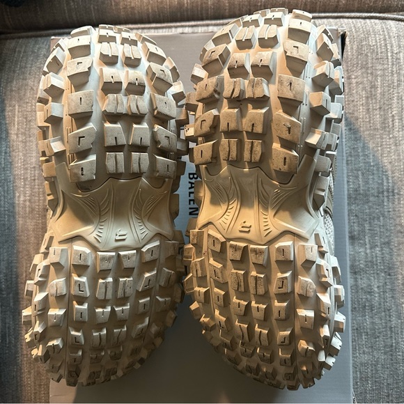 “Balenciaga Defender” - Picture 4 of 8
